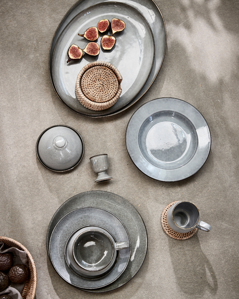 Amera ist eine Serie von perfekt unvollkommen Geschirr und gehört zu dem Designikonen von Lene Bjerre Design