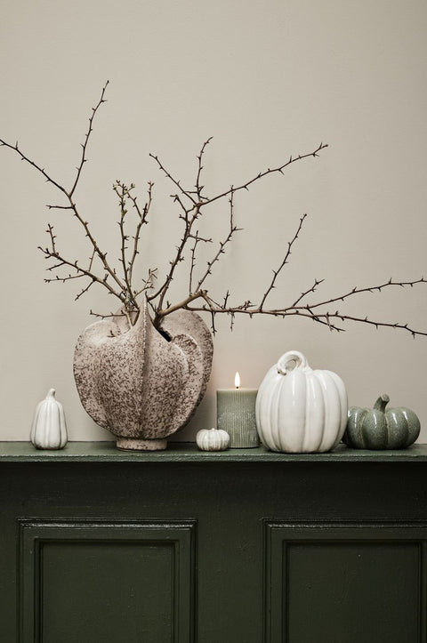 Stilvolles Halloween | Keramikkürbisse, Kerzenlicht & Herbstdekorationen