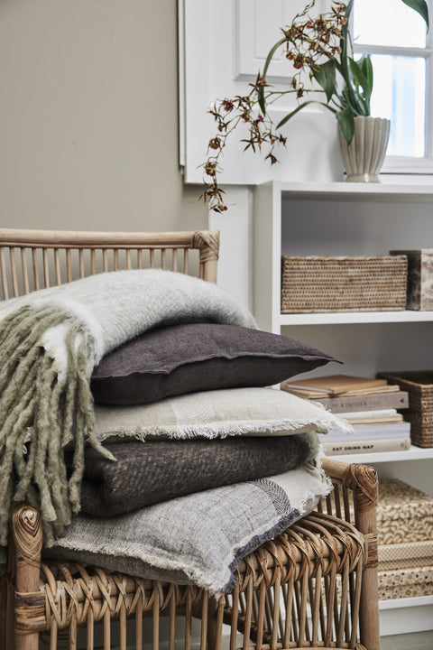 Essia Plaid/Decke 170x130 cm. Braun