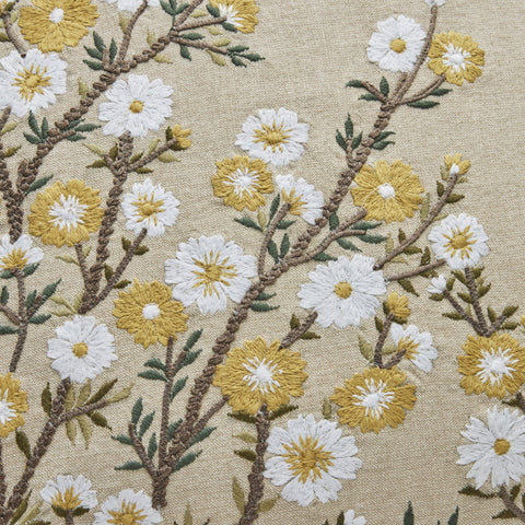 Ruth Kissen mit Blumenstickerei 50x50