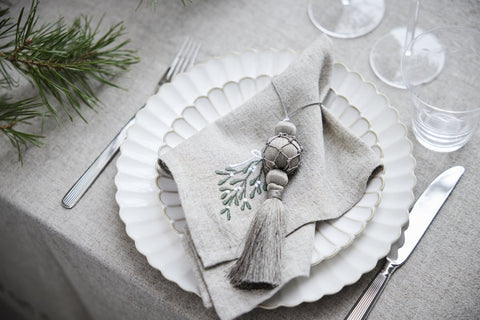 Astrid ornament H16 cm. gebrochenes weiss