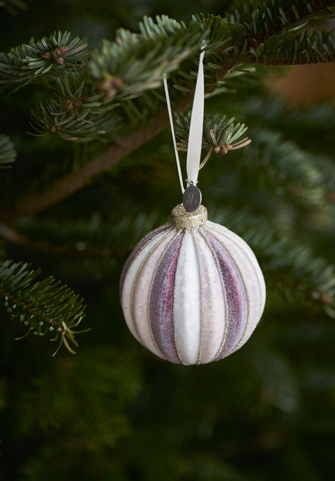 Nomillia Christbaumkugel 8x8x8 cm.