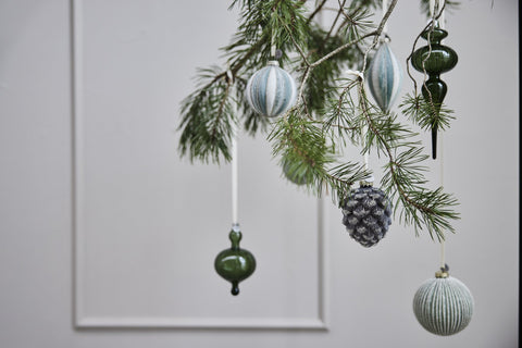 Nomillia ornament H13 cm. gebrochenes weiss