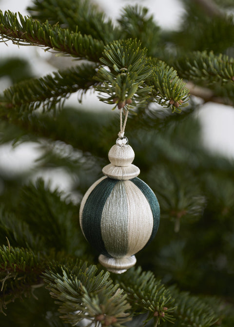 Agnia Christbaumkugel 6x6x8 cm.