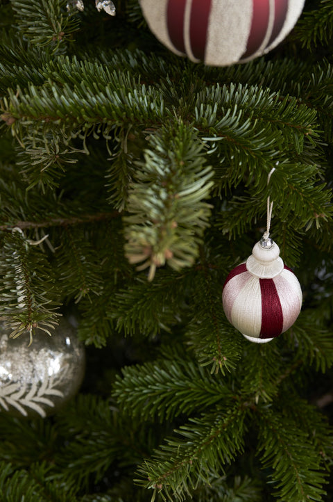 Agnia Christbaumkugel 6x6x8 cm.