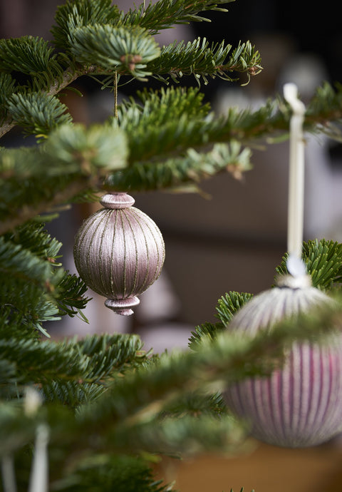 Agnielle Christbaumkugel 8x8x10 cm.
